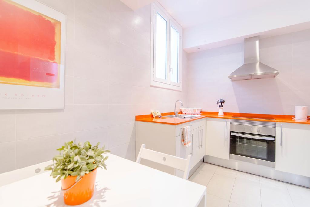 Pelayo Deluxe Apartments Barcelona Bagian luar foto
