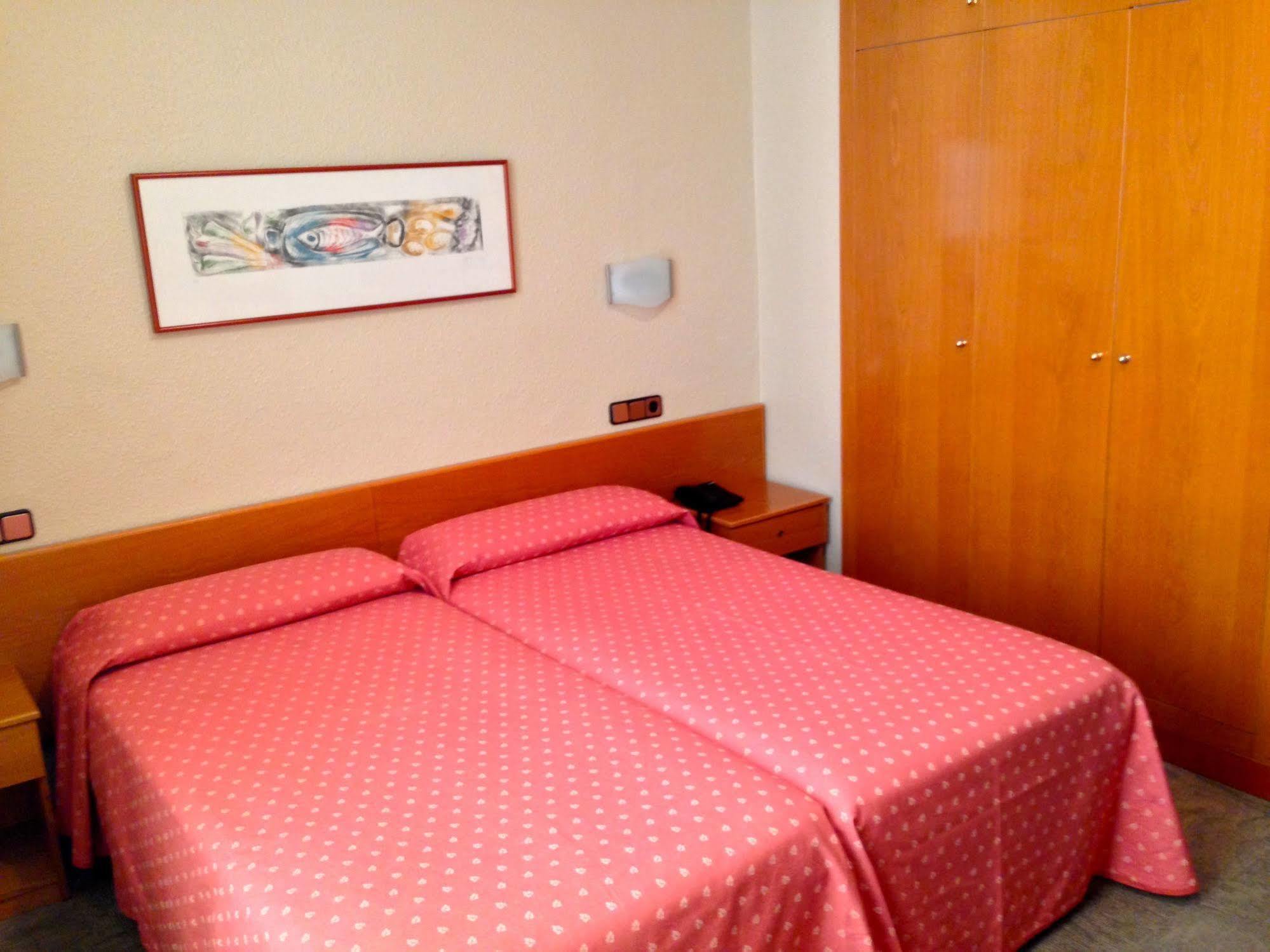 Pelayo Deluxe Apartments Barcelona Bagian luar foto